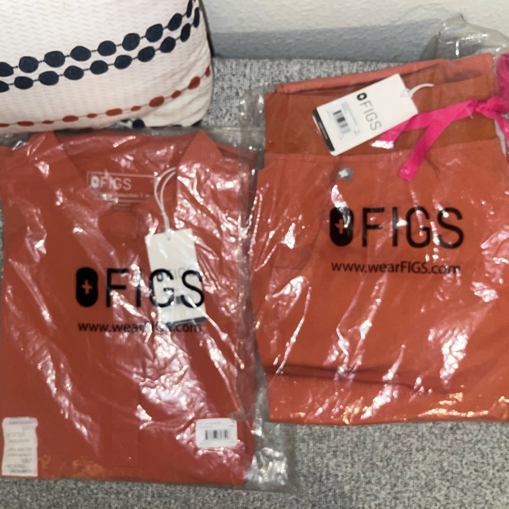 Figs scrubs